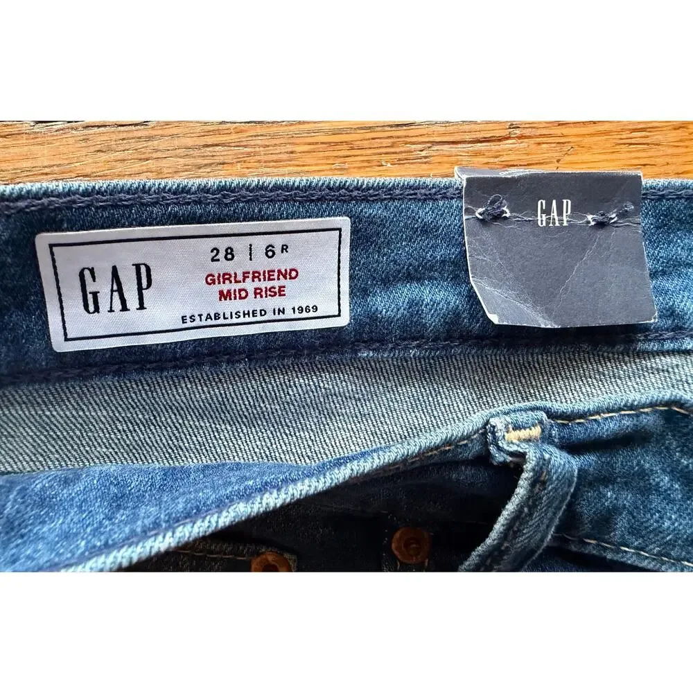 GAP ‘Girlfriend Mid Rise’ Jeans Womens sz 28/6R (NWT)